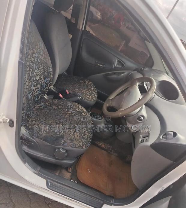Toyota Vitz 2002 White