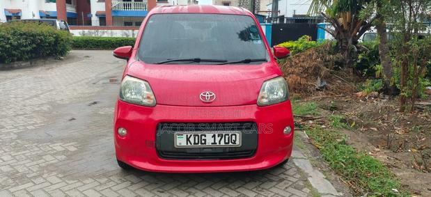 Toyota Porte 2015 Red