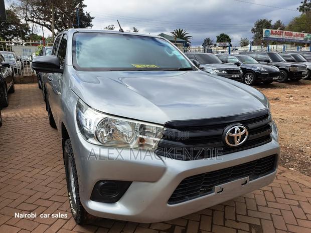 Toyota Hilux 2019 Silver
