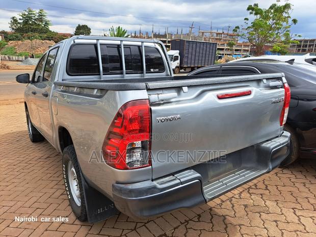 Toyota Hilux 2019 Silver