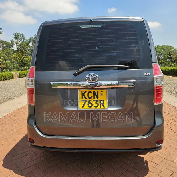 Toyota Noah 2011 Gray