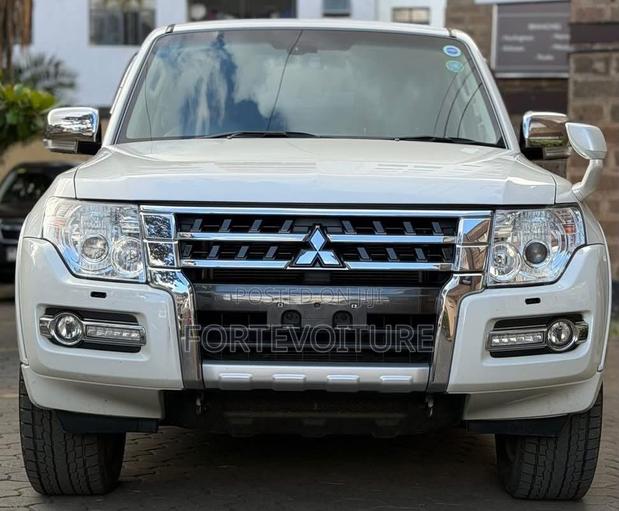 Mitsubishi Pajero 2019 White