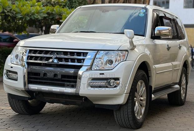 Mitsubishi Pajero 2019 White