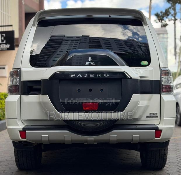 Mitsubishi Pajero 2019 White