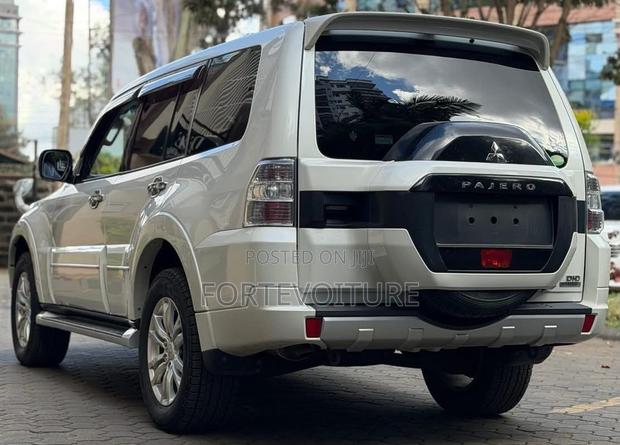 Mitsubishi Pajero 2019 White