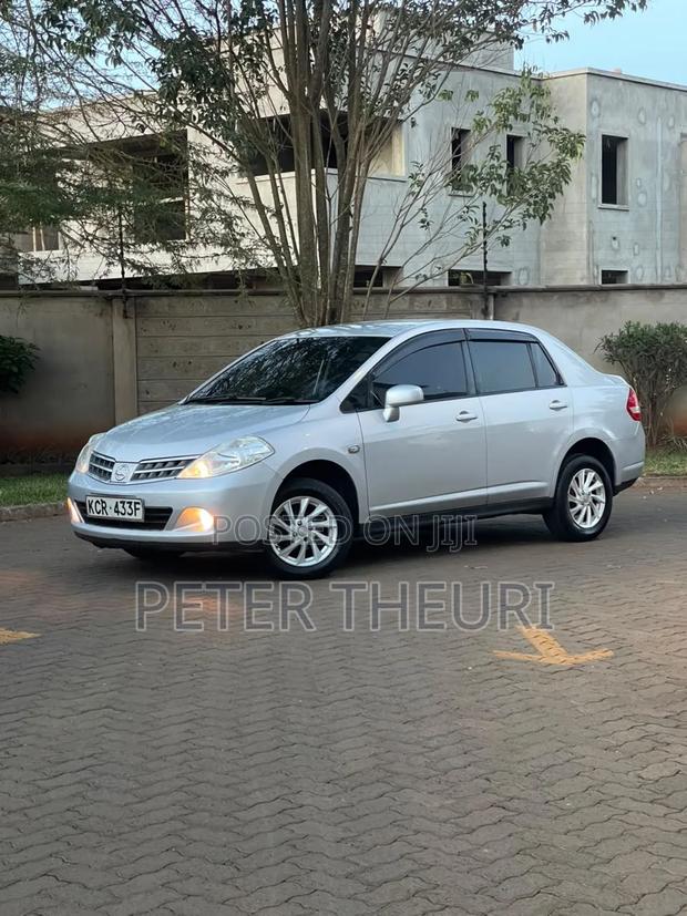 Nissan Tiida 2011 Beige