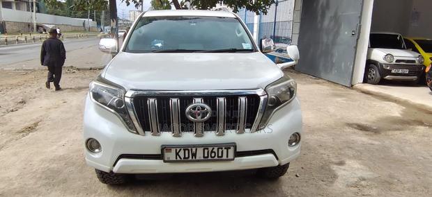 Toyota Land Cruiser Prado 2017 White