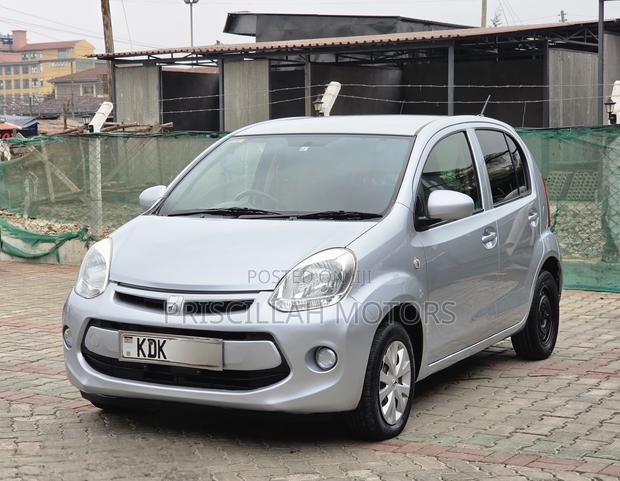 Toyota Passo 2015 Silver