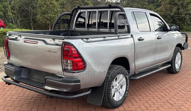 Toyota Hilux Revo Double Cab Deisel 2.4 AWD 2020 Silver