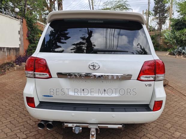 Toyota Land Cruiser 2009 White