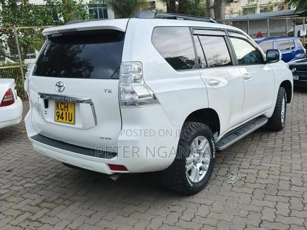 Toyota Land Cruiser Prado 2013 Off white