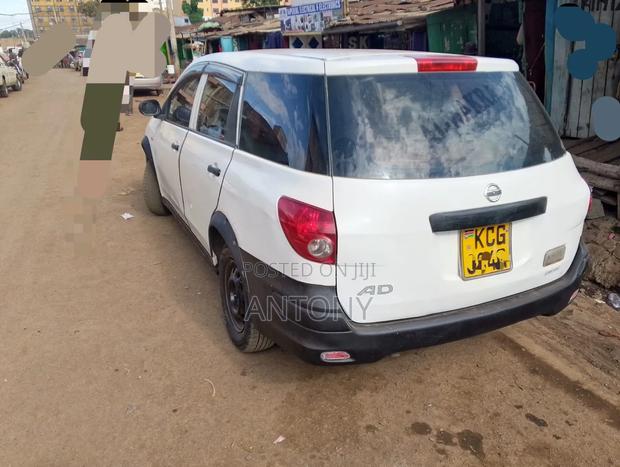 Nissan Advan 2004 White