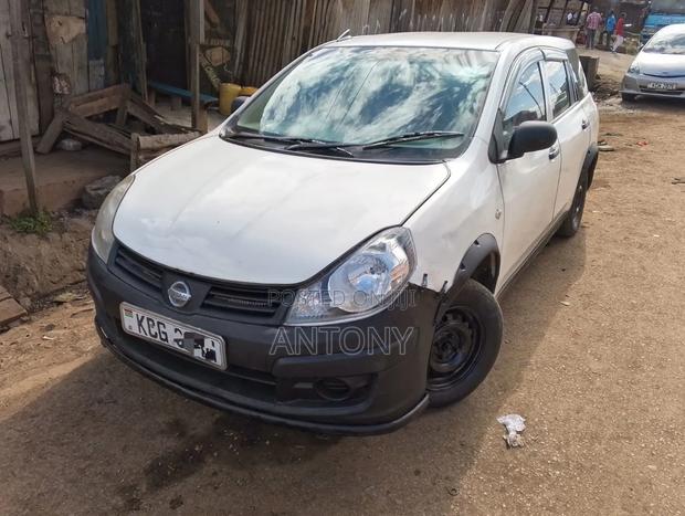 Nissan Advan 2004 White