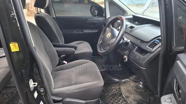 Toyota Noah 2.0 158hp FWD (8 Seater) 2010 Black