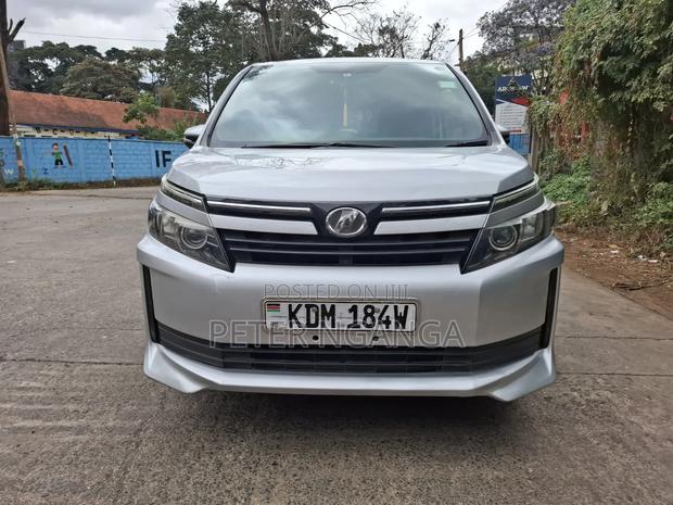 Toyota Voxy X 2WD 8-Seater 2016 Silver