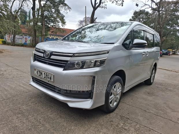 Toyota Voxy X 2WD 8-Seater 2016 Silver