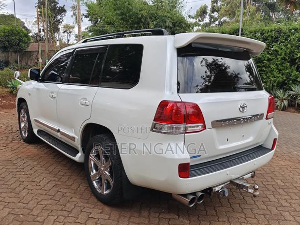 Toyota Land Cruiser 2009 Off white