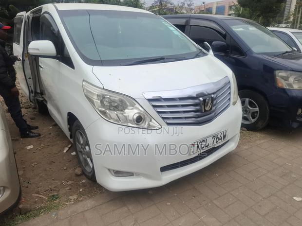 Toyota Alphard 2.4 Petrol FWD 2011 White