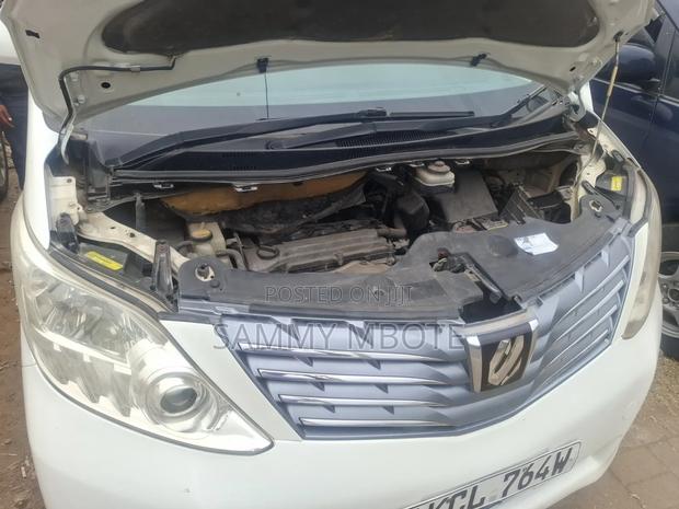 Toyota Alphard 2.4 Petrol FWD 2011 White