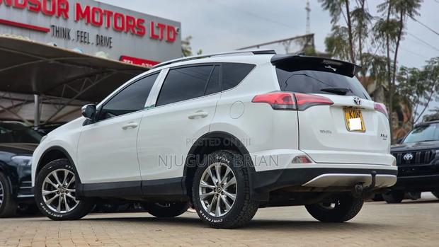 Toyota RAV4 Limited AWD (2.5L 4cyl 6A) 2016 White