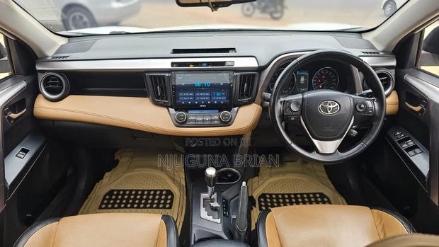 Toyota RAV4 Limited AWD (2.5L 4cyl 6A) 2016 White