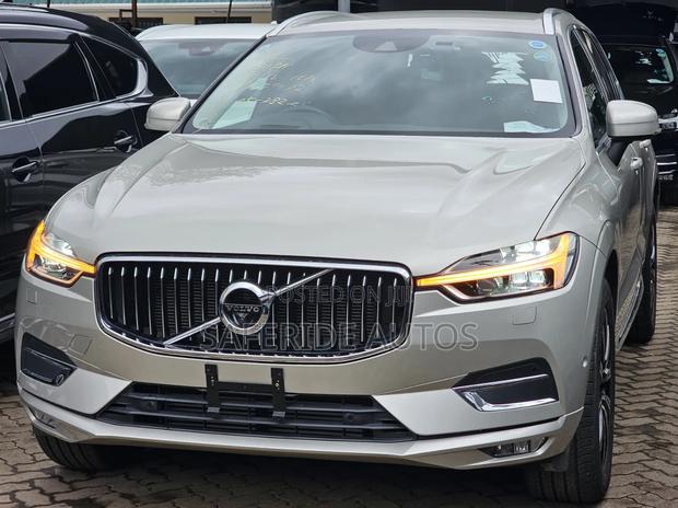 Volvo XC60 T5 Inscription AWD 2019 Gold