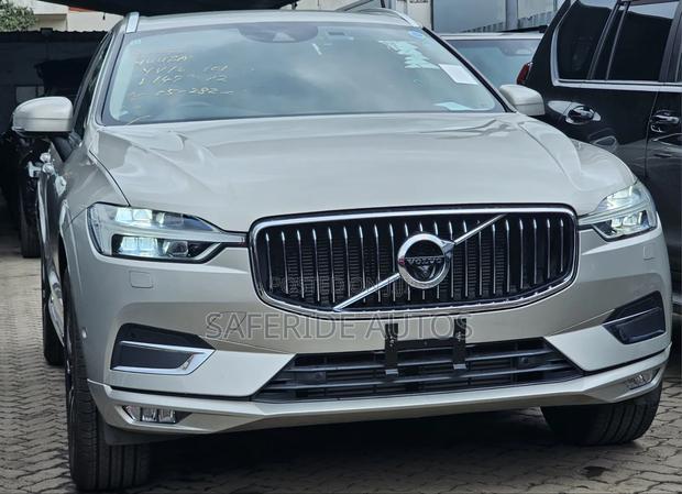 Volvo XC60 T5 Inscription AWD 2019 Gold