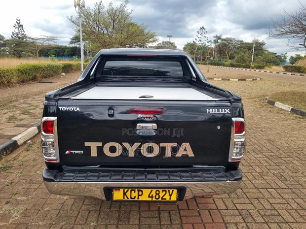 Toyota Hilux 2010 Black