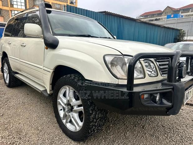 Lexus LX 470 AWD 2000 White