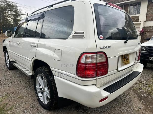 Lexus LX 470 AWD 2000 White