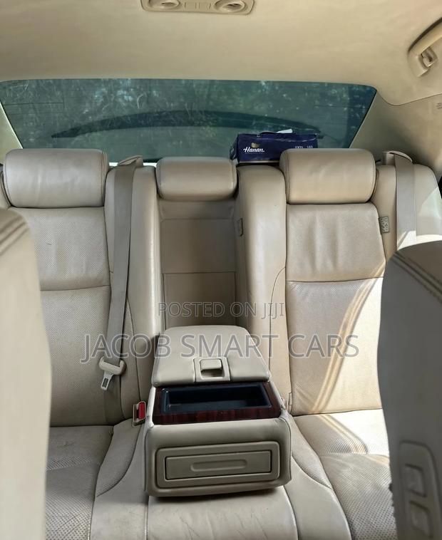 Toyota Crown 2012 White