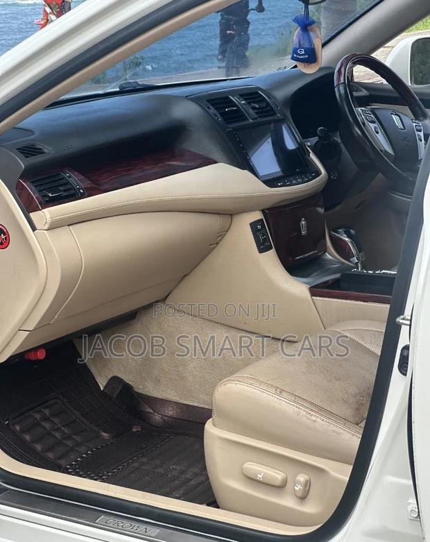 Toyota Crown 2012 White