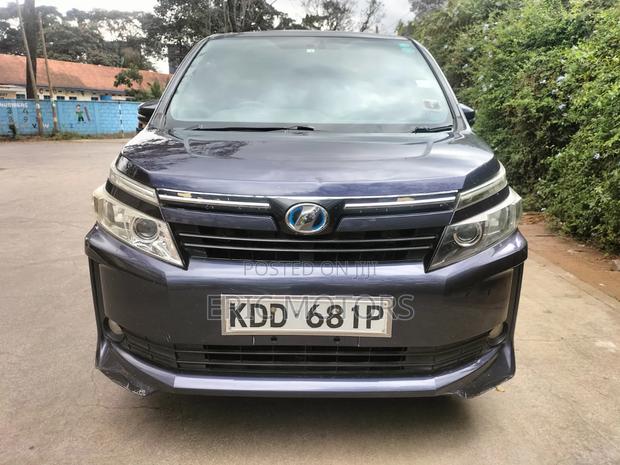 Toyota Voxy Hybrid V 2WD 7-Seater 2014 Blue