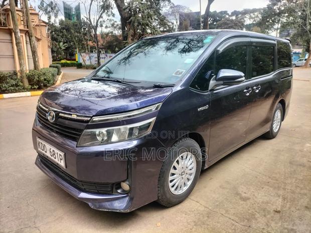 Toyota Voxy Hybrid V 2WD 7-Seater 2014 Blue