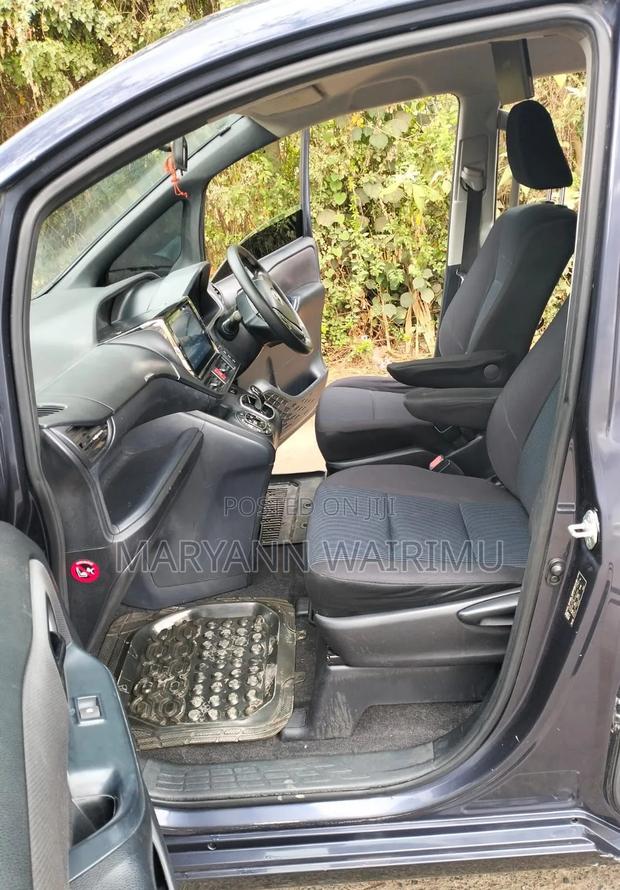 Toyota Voxy Hybrid X 2WD 7-Seater 2014 Purple