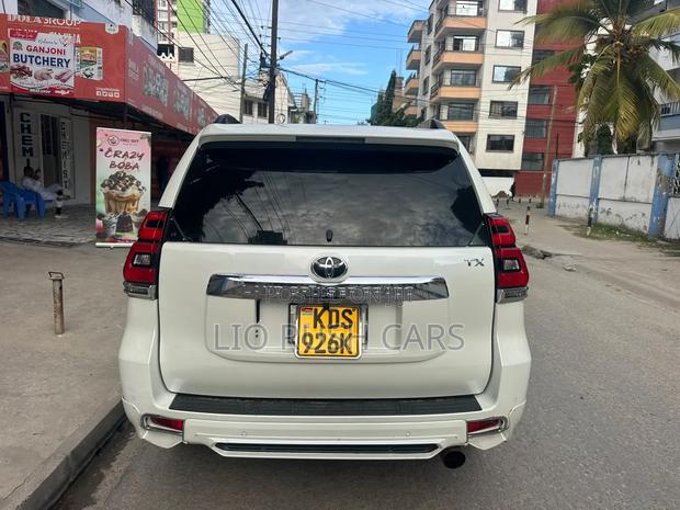 Toyota Land Cruiser Prado 2019 White