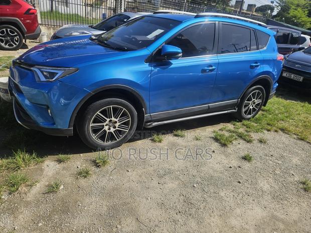 Toyota RAV4 2018 Blue