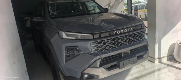 New Toyota Hilux 2026 Gray