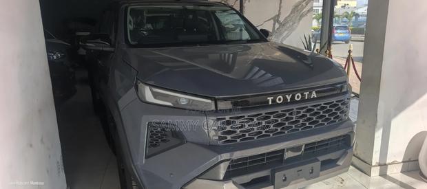 New Toyota Hilux 2026 Gray