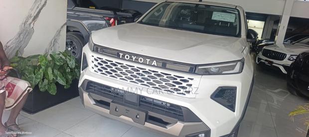 New Toyota Hilux 2026 Pearl