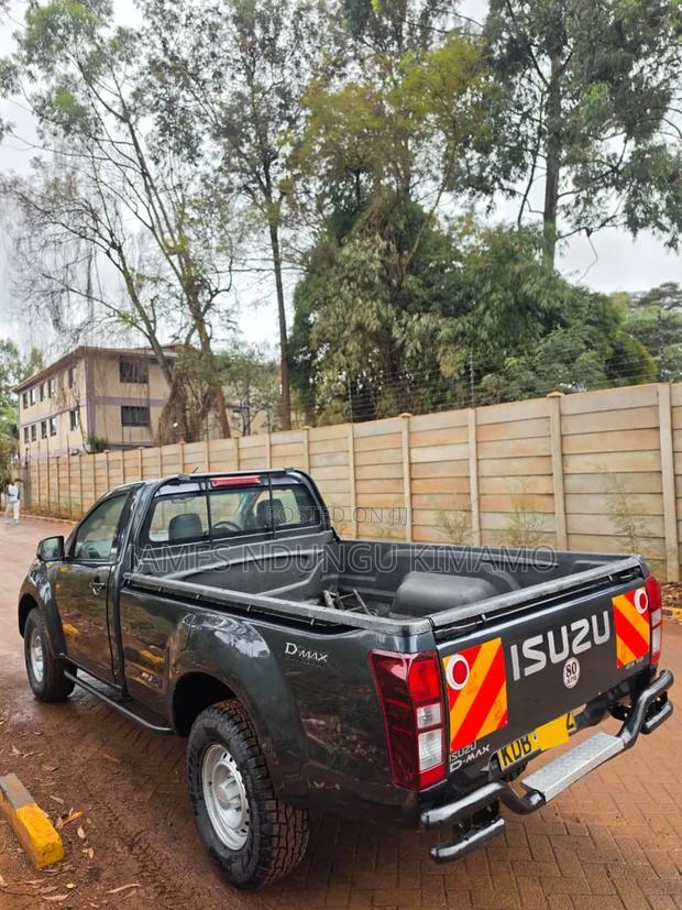 Isuzu D-MAX 2021 Gray