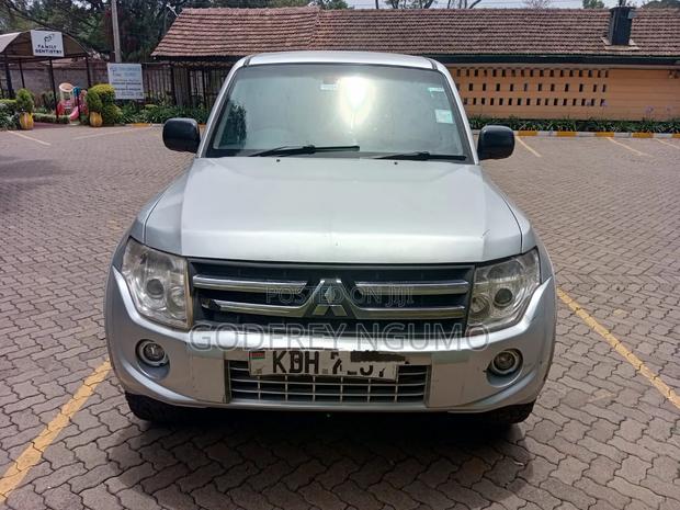 Mitsubishi Pajero 2014 Silver