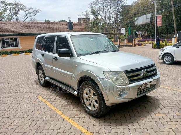 Mitsubishi Pajero 2014 Silver
