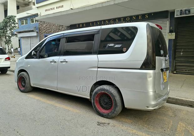 Nissan Serena 2013 Silver