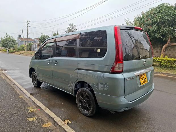 Nissan Serena 2009 Blue