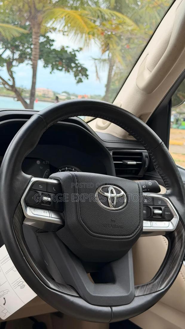 Toyota Land Cruiser Prado 2023 Black