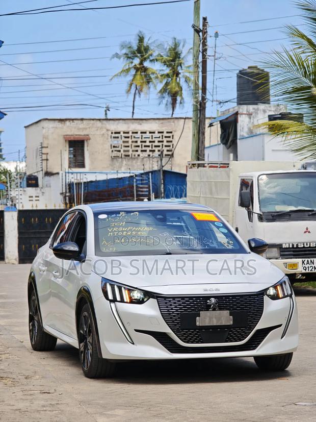 Peugeot 208 2021 White