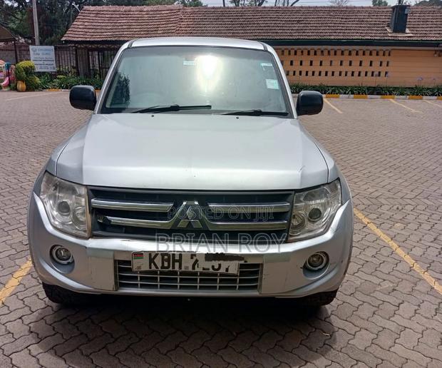 Mitsubishi Pajero V80 3.0 VR-I 2014 Silver