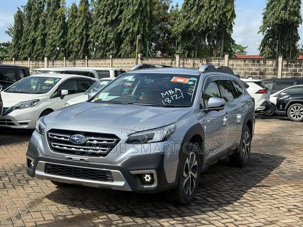 Subaru Outback 2022 Silver