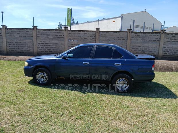 Nissan Sunny 2001 Blue